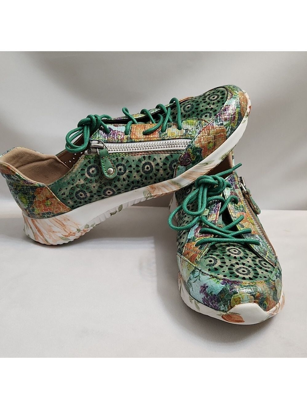 L'ARTISTE Jazzie Mixed Media Perforated Floral Cut Out Sneakers (W Size 38)